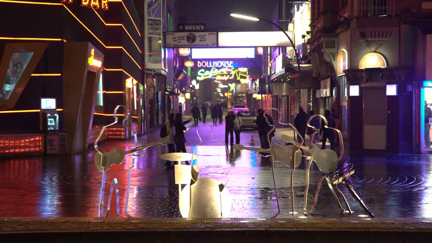 Explore The Nightlife In St.Pauli