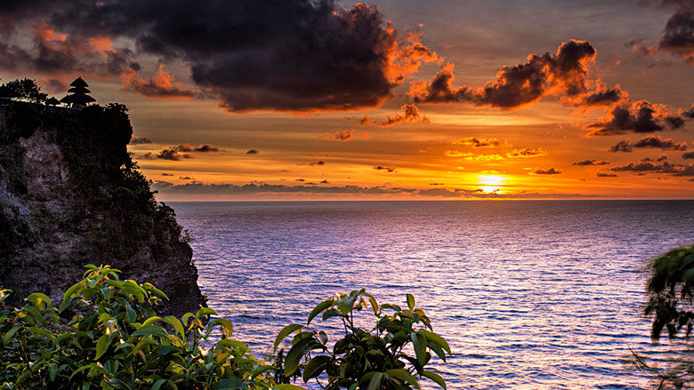 Bali Sunset: Uluwatu Temple, Kecak Dance and Jimbaran Bay