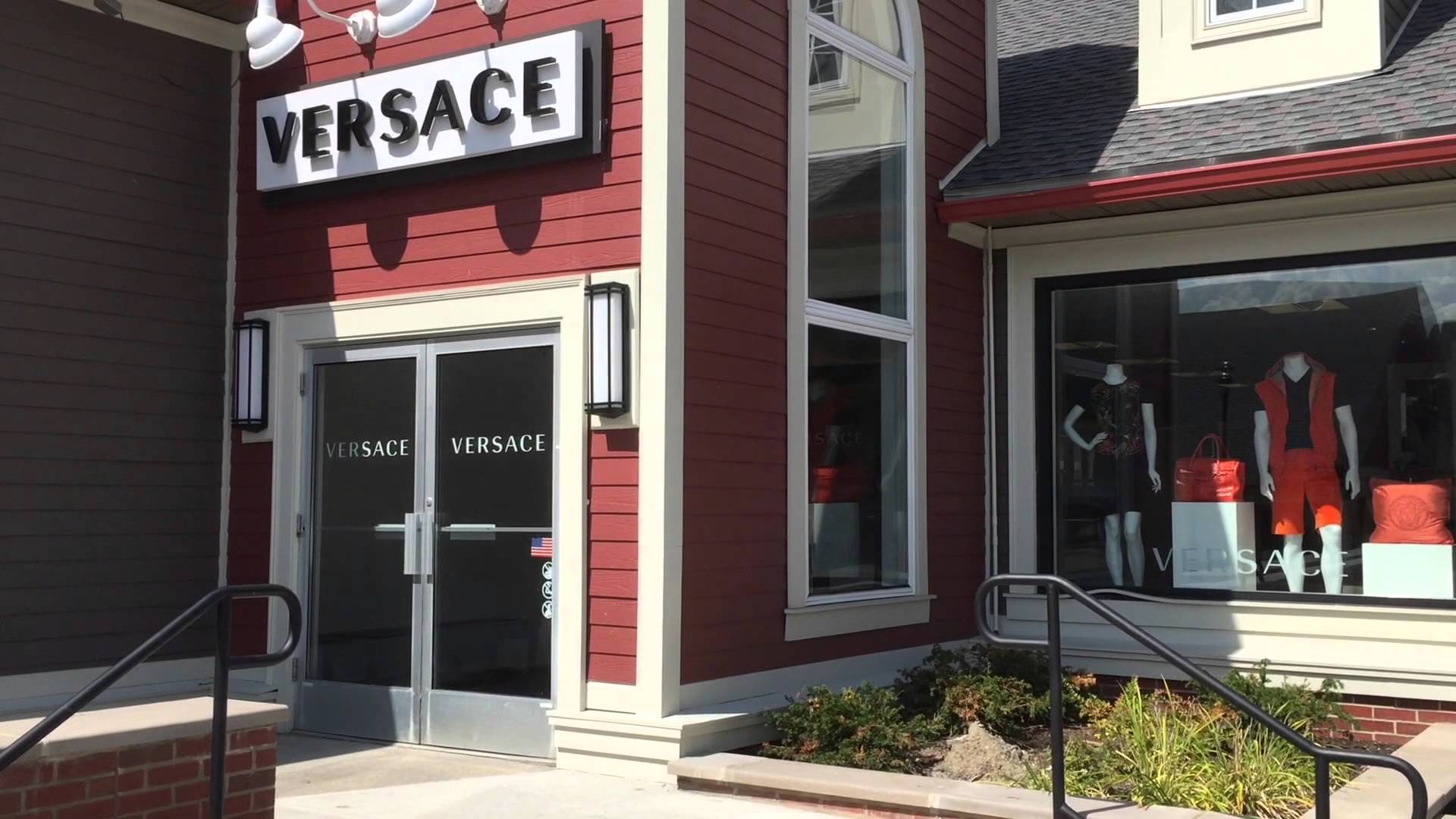 versace woodbury common